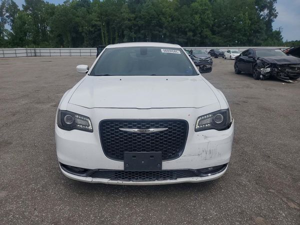 2015 CHRYSLER 300