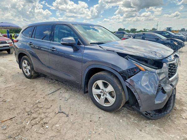2021 TOYOTA HIGHLANDER LE