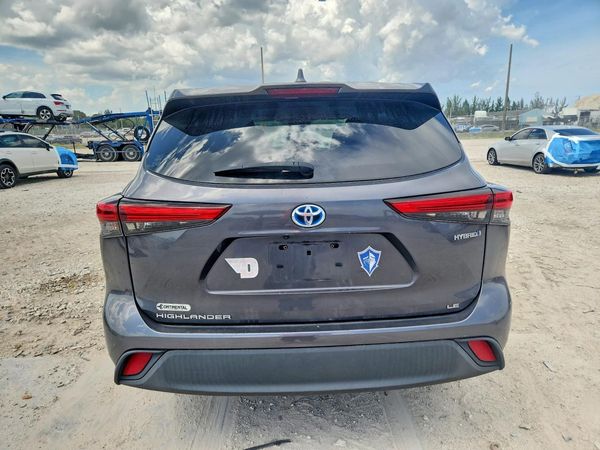 2021 TOYOTA HIGHLANDER LE
