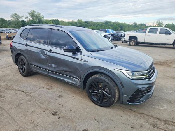 2023 VOLKSWAGEN TIGUAN 4Motion SE R-Line Black