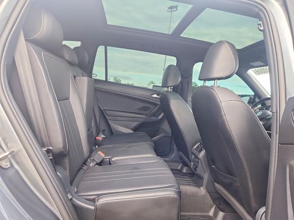 2023 VOLKSWAGEN TIGUAN 4Motion SE R-Line Black