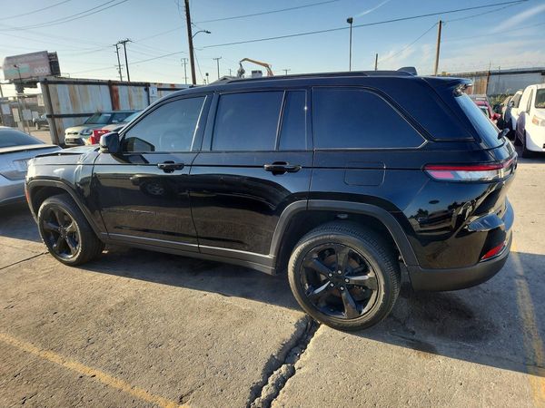 2024 JEEP GRAND CHEROKEE Laredo