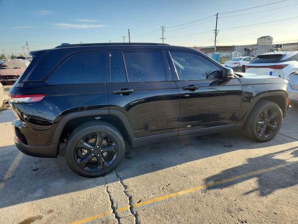2024 JEEP GRAND CHEROKEE Laredo