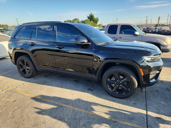2024 JEEP GRAND CHEROKEE Laredo