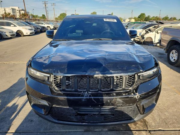 2024 JEEP GRAND CHEROKEE Laredo