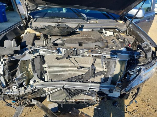 2022 CHEVROLET COLORADO LT — Engine bay