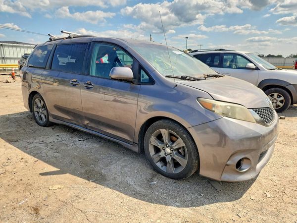 2012 TOYOTA SIENNA