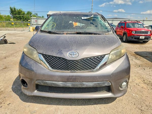 2012 TOYOTA SIENNA