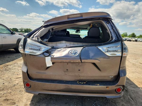 2012 TOYOTA SIENNA