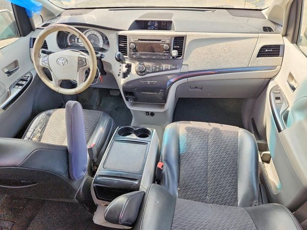 2012 TOYOTA SIENNA