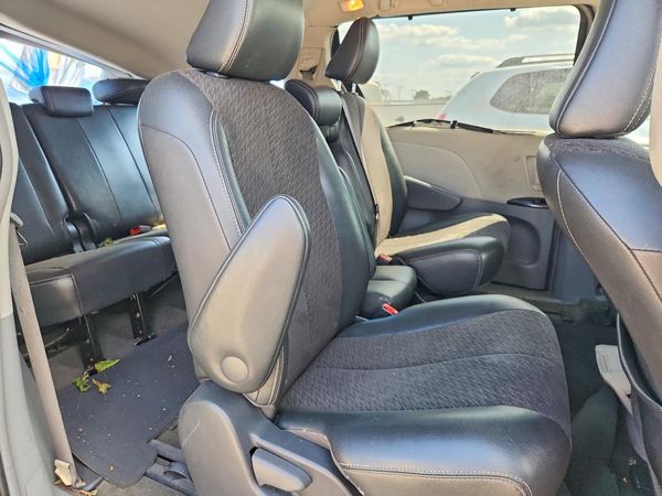 2012 TOYOTA SIENNA