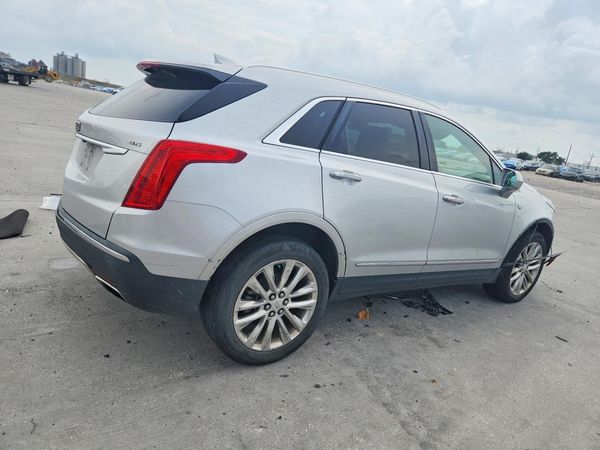 2017 CADILLAC XT5