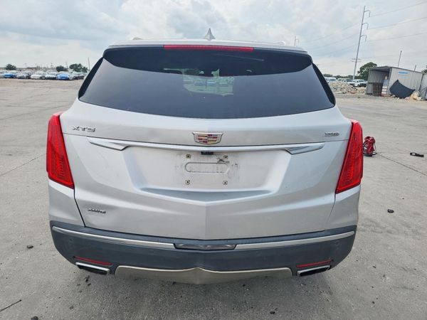2017 CADILLAC XT5