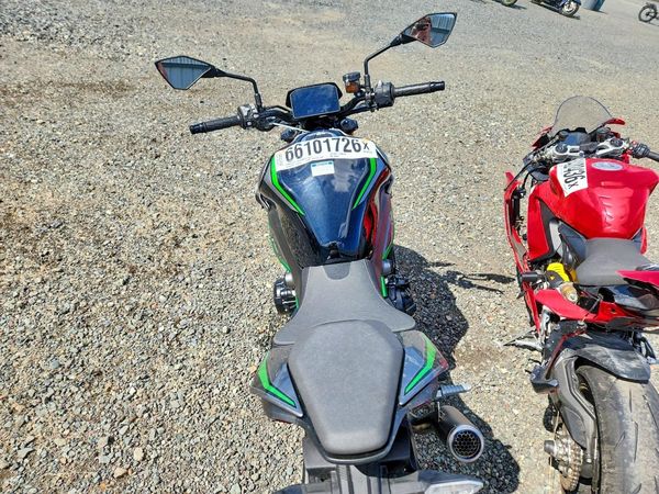2025 KAWASAKI ZR900