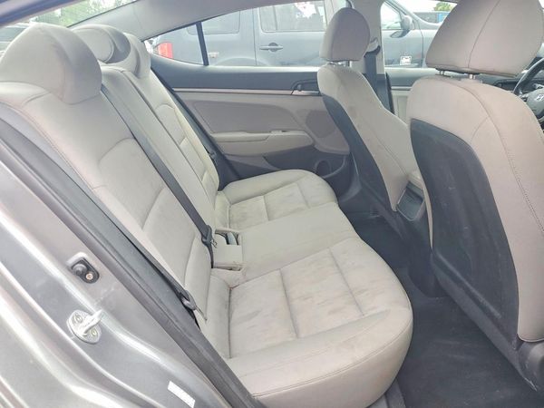 2017 HYUNDAI ELANTRA SE Base