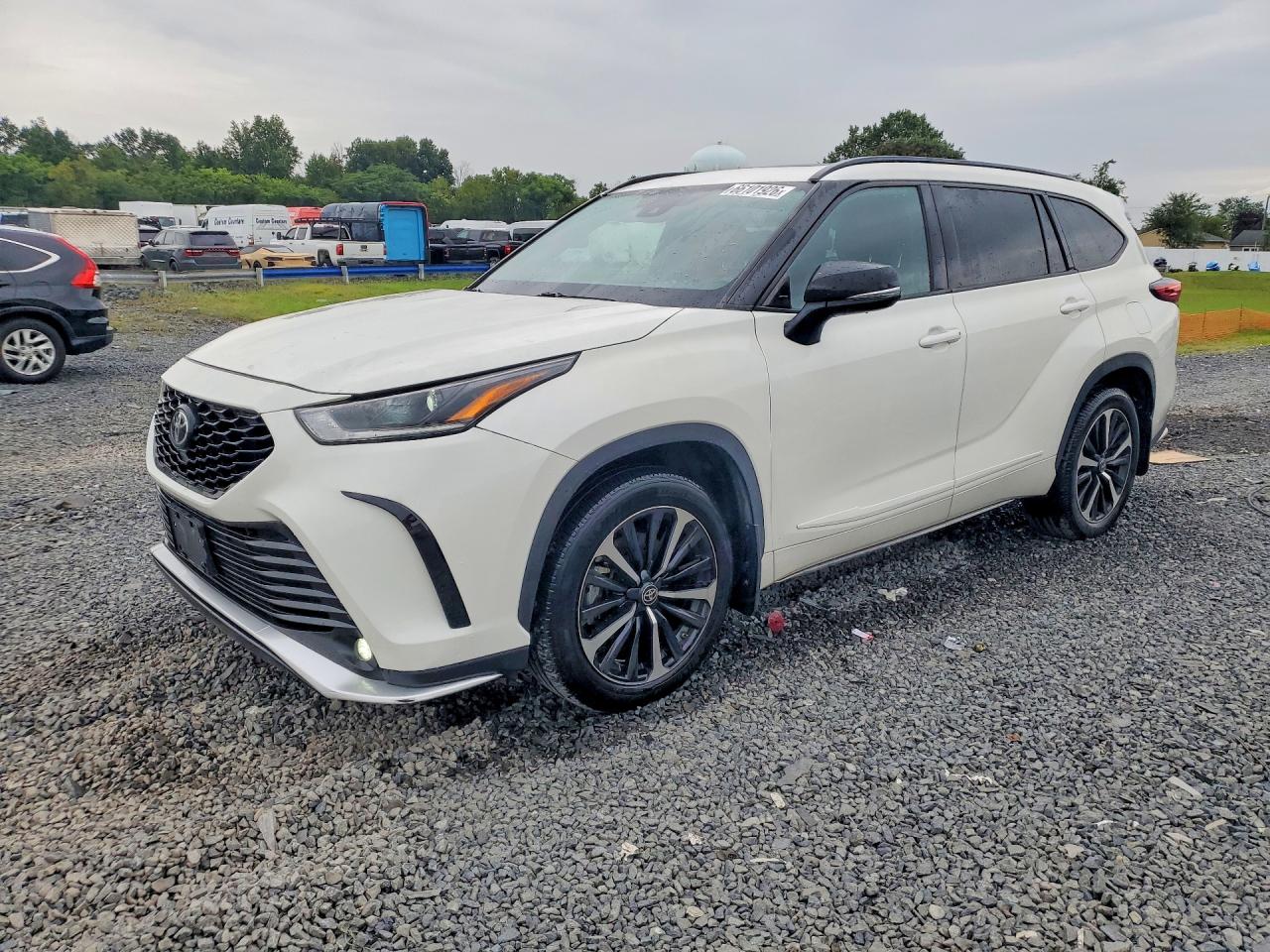 2021 TOYOTA HIGHLANDER XSE Nav & JBL
