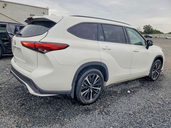 2021 TOYOTA HIGHLANDER XSE Nav & JBL