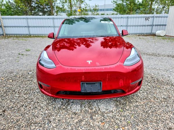 2025 TESLA MODEL Y