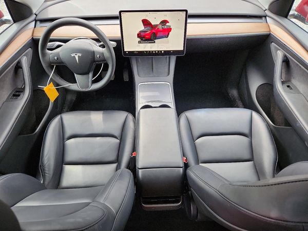 2025 TESLA MODEL Y