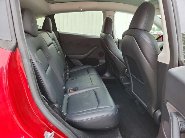 2025 TESLA MODEL Y