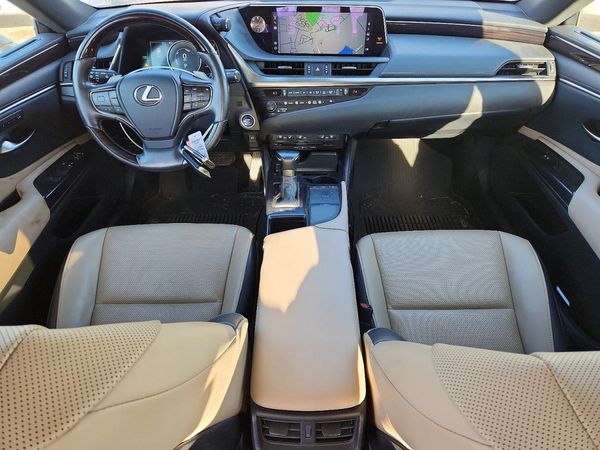 2020 LEXUS ES 300h Premium