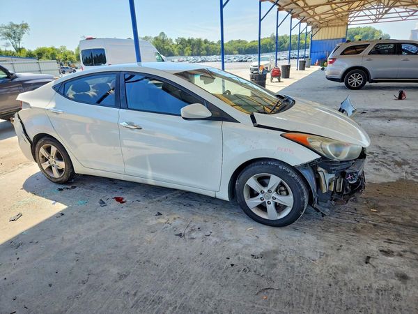 2013 HYUNDAI ELANTRA — Passenger 3/4