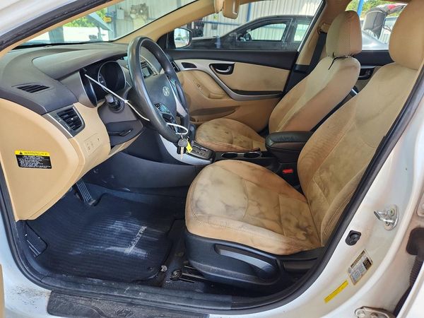 2013 HYUNDAI ELANTRA — DENT