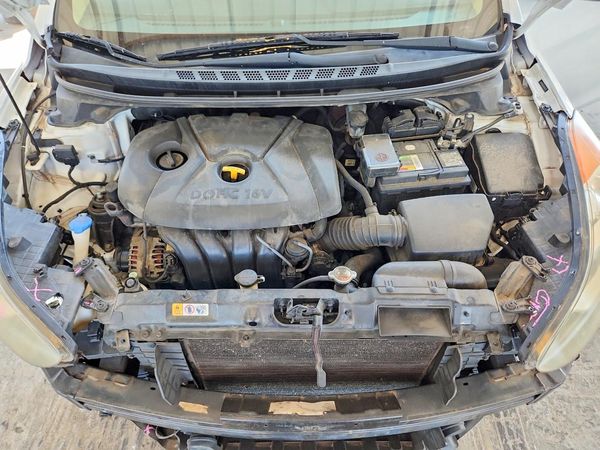 2013 HYUNDAI ELANTRA — Engine bay