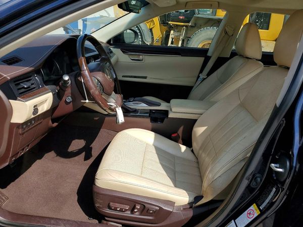 2017 LEXUS ES