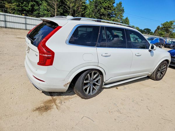 2017 VOLVO XC90 Momentum