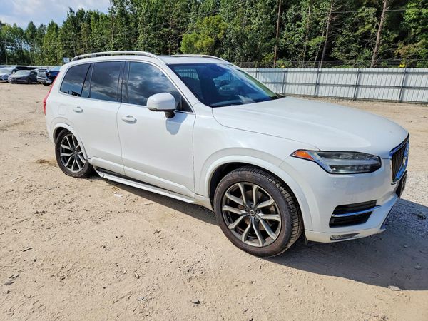 2017 VOLVO XC90 Momentum