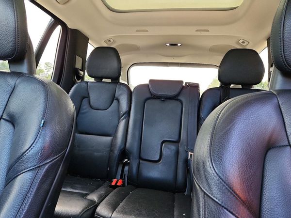 2017 VOLVO XC90 Momentum