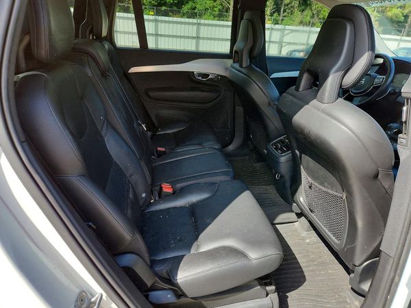 2017 VOLVO XC90 Momentum