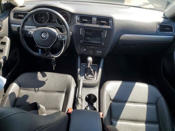 2017 VOLKSWAGEN JETTA SE