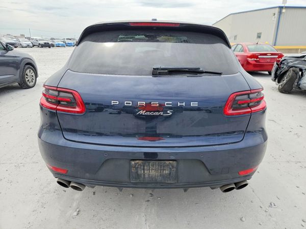 2018 PORSCHE MACAN