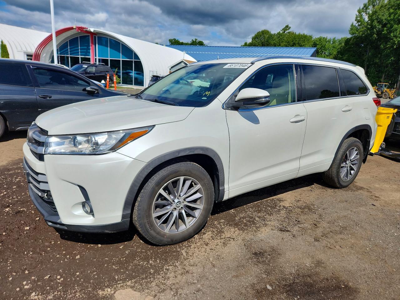 2018 TOYOTA HIGHLANDER SE/XLE — Front 3/4