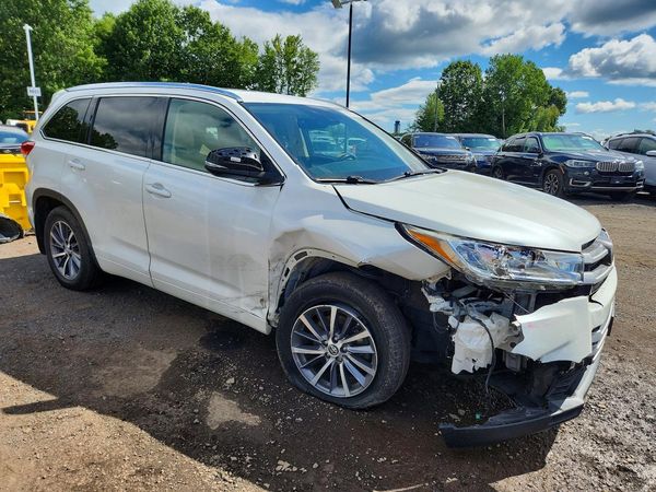 2018 TOYOTA HIGHLANDER SE/XLE — Passenger 3/4
