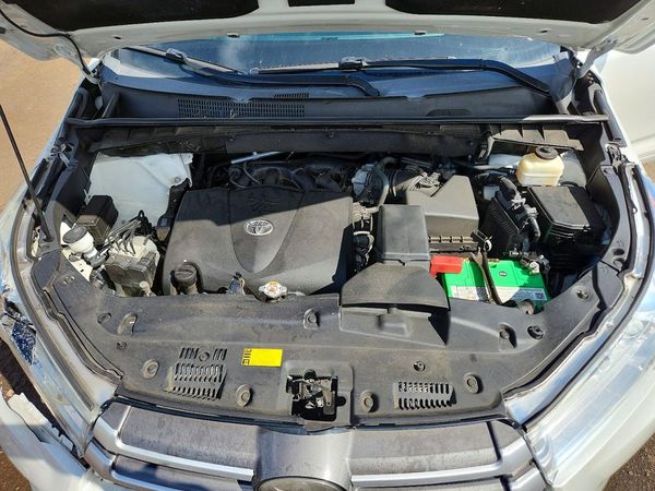 2018 TOYOTA HIGHLANDER SE/XLE — Engine bay