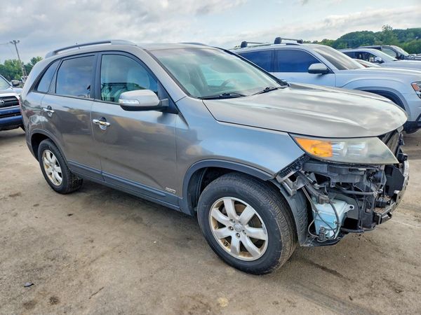2013 KIA SORENTO Base / LX