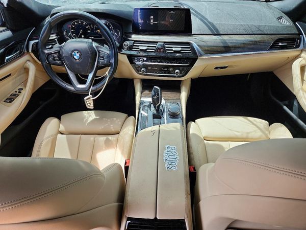2019 BMW 530