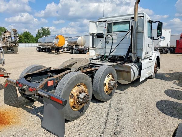 2012 VOLVO VNL