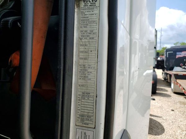 2012 VOLVO VNL