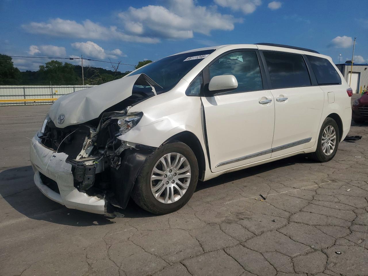 2017 TOYOTA SIENNA