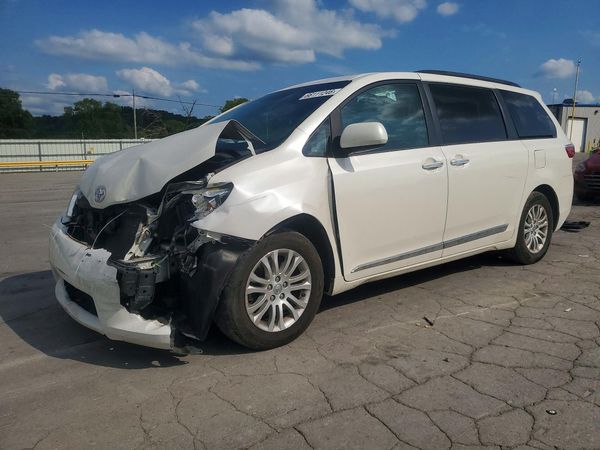 2017 TOYOTA SIENNA