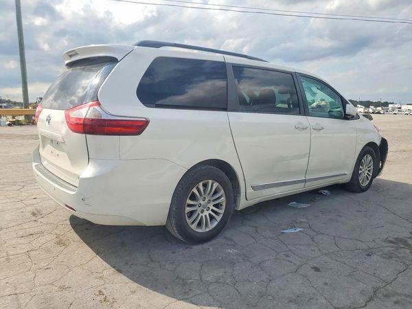 2017 TOYOTA SIENNA