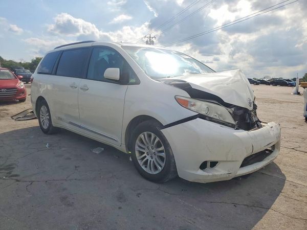 2017 TOYOTA SIENNA