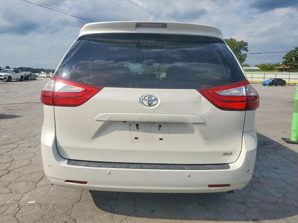 2017 TOYOTA SIENNA