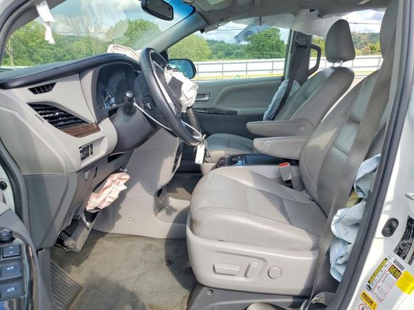 2017 TOYOTA SIENNA