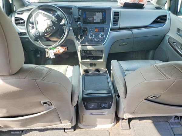 2017 TOYOTA SIENNA