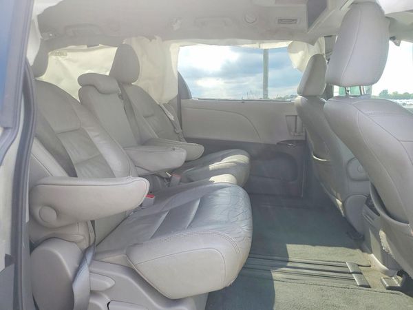 2017 TOYOTA SIENNA